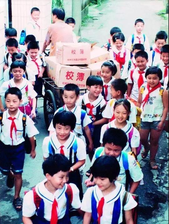 摆过地摊搬过砖，42岁创业却3度成首富，一年只花5万!2.jpg