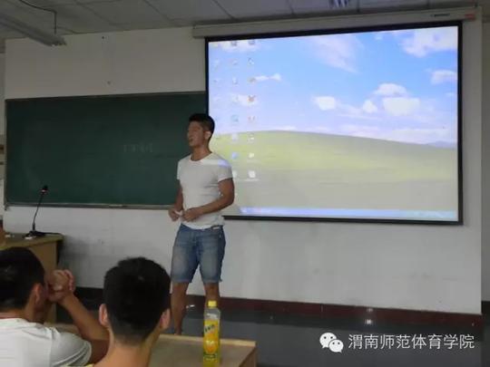 体育学院举办学生实体创业经验交流会