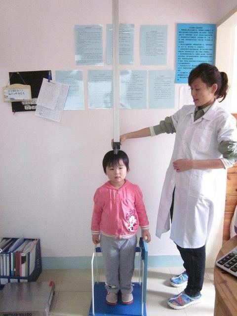 2岁女孩身高体重标准是什么