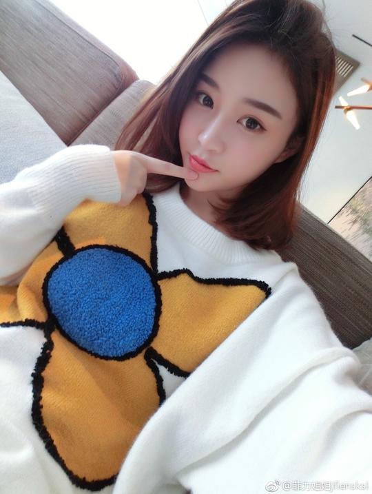 组图：思聪前女友雪梨获聘创业导师怀孕3月上台演讲身材仍苗条