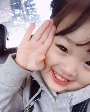 萌娃小手比心特效表情可爱