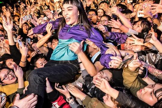 为年轻人而歌嘻哈女王vava将现身陌陌直播年度盛典