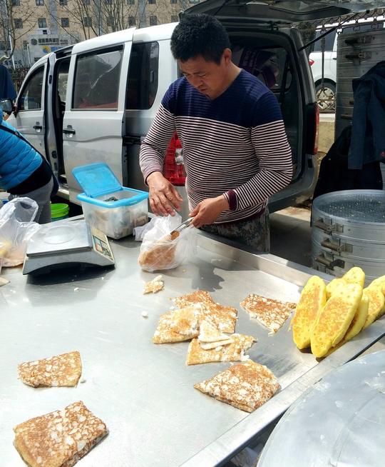 农村大集上兄弟俩做的特色小生意一集进账800多元赚钱明算账_新浪看