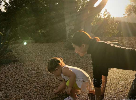 家有两个女儿一个儿子的说说