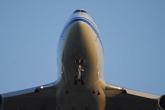 空中飞行的飞机_图片大全—全景创意图库（quanjing.com）中国领先的正版图片视频素材网站
