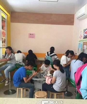 新装修,位置佳学生多,不愁赚不到钱因本人次做生意无经验,特低价