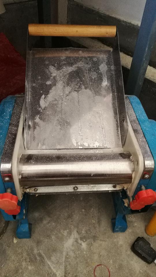 闲置瑞牛牌200型电动压面机轧面机面条机，无磁不锈钢压面辊，
