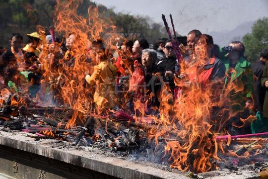 农村祭祀庙会上做这个生意的人最赚钱,他一天挣的比你一个月都多
