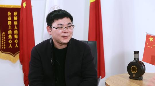 余荣伟:从徒步到创业,他用自我反思提高自己