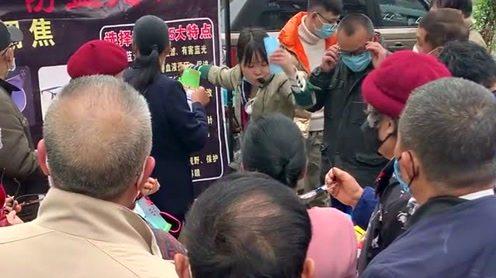 很多年轻人选择地摊小本创业，你能控多大的场就能卖多少货，小伙伴认同吗?