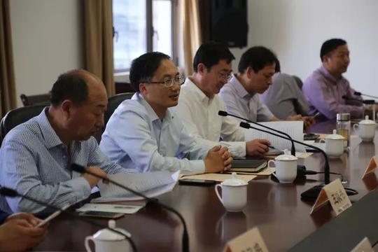 美食正文调研中,葛家胜一行先后深入瘦西湖农贸市场,国药控股扬州