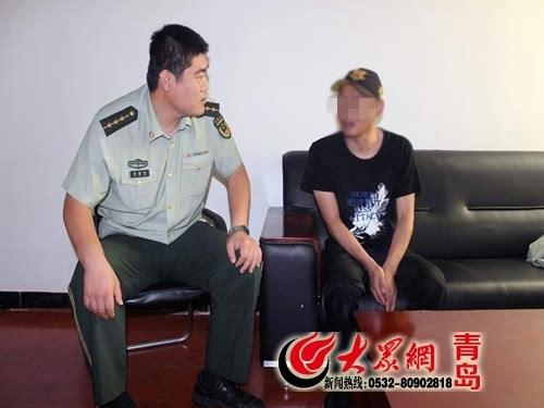 一名男子因生意失利又与妻子吵架,一时想不开,赤裸跑到跨海大桥上欲跳