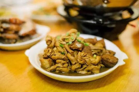除了酱货有名康康饭店可以三十多年生意一直红火的秘诀是