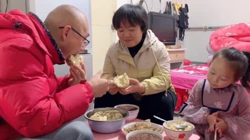 农村媳妇面包新吃法，不用烤不用烙，这样做老公吃得劲了