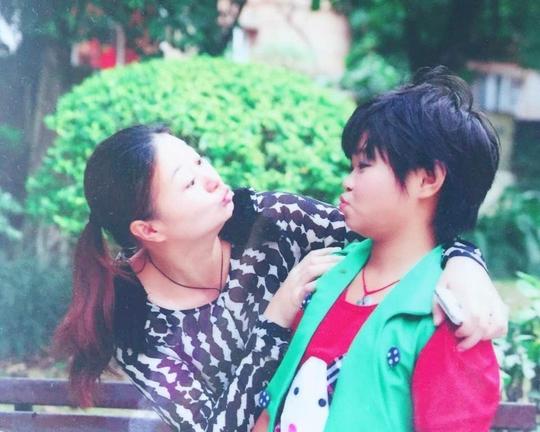 今天,你吻妈妈了吗?一起来欣赏"亲吻妈妈"的温馨照片吧
