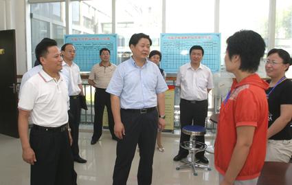 让城乡居民就业有岗位创业有平台生活有保障