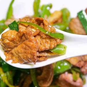以辣椒、五花肉为主材的湘菜