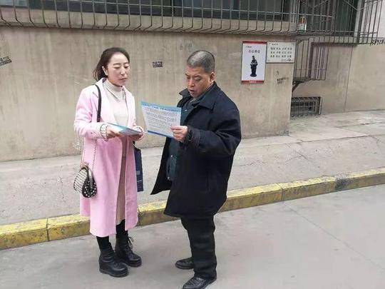 陕西科泽律师事务所辛小琴律师在永松路社区开展扫黑除恶宣传活动