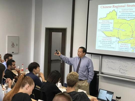 王重鸣给浙大管理学院创业创新与全球领导力硕士专业留学生授课