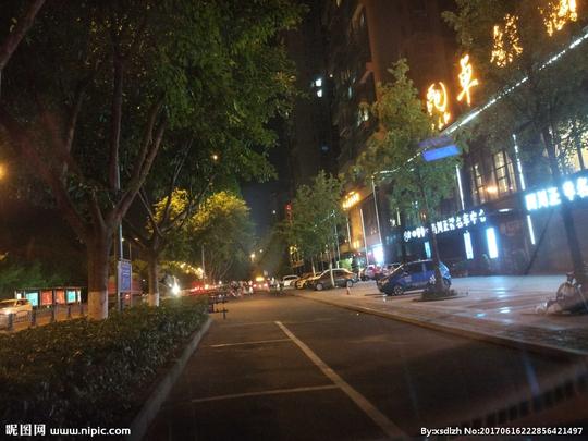 街道夜景图片