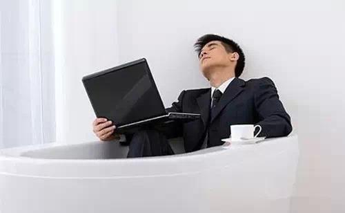 70男人累了,靠谁的肩膀?【太经典了】