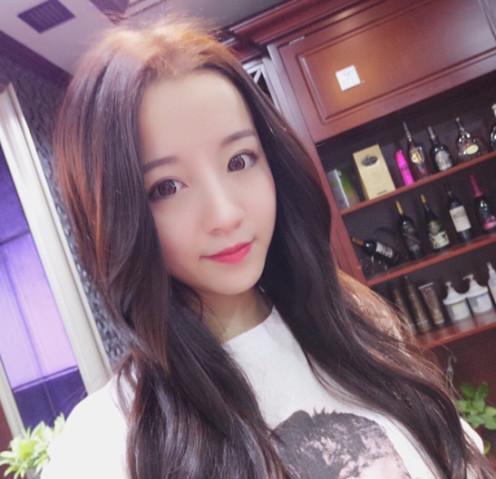 网红莉哥坐拥抖音粉2000万,却偏爱在500万粉丝快手上直播