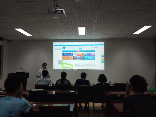 互联网+工作推进会暨首届大学生创新创业项目计划书大赛表彰会成功