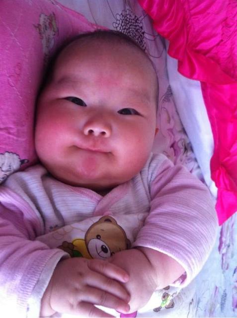 一个多月的婴儿吐舌头是怎么回事