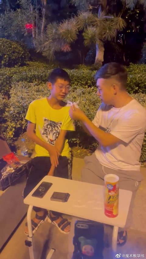 我小动作很明显吗?