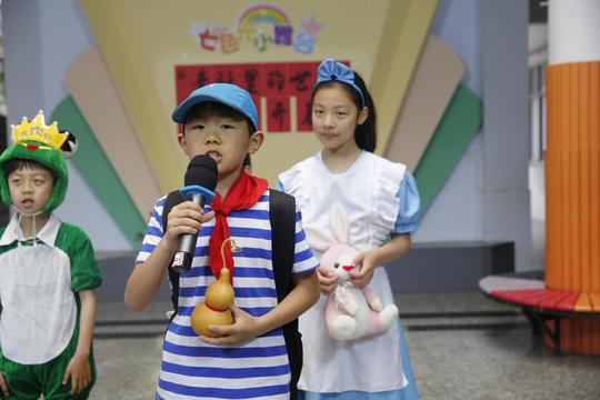 当童话与梦想相遇——万红小学举行"童话里的世界"主题读书节开幕式