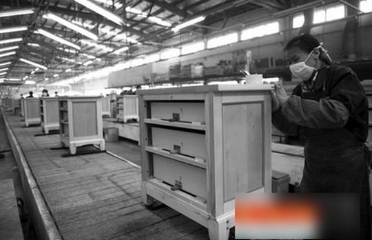 家具生产流水线东莞的家具业已进入机器换人时代