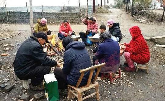 农村怪象:合群的人都很普通，“不合群”的却成了有钱人，咋回事