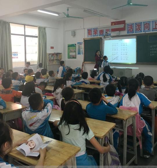 书香满校园,快乐伴我行——市二小开展高年级学生读书卡制作活动