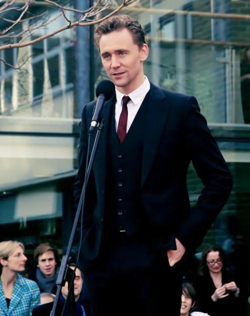 抖森汤姆希德勒斯顿tomhiddleston壁纸大小高清舔屏这张真是……吹爆我男神