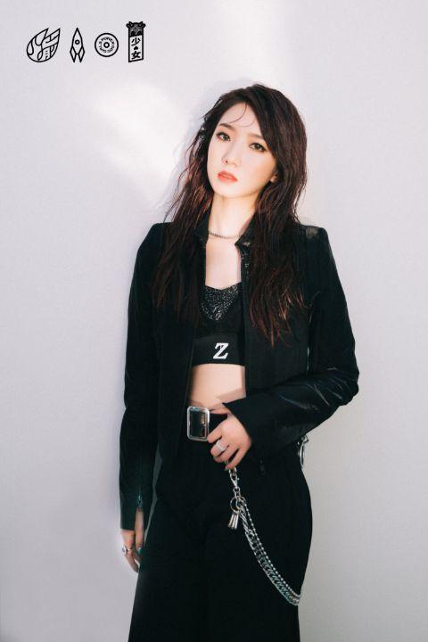 继《卡路里》后,抖音又火了一首火箭少女神曲,竟是吴青峰作词!
