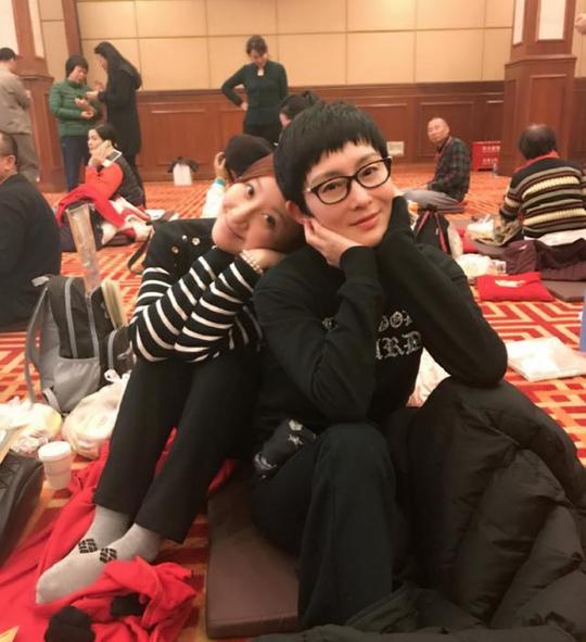 52岁张敏嫁经纪人，朱茵结婚生子，她们的“盖世英雄”却成这样
