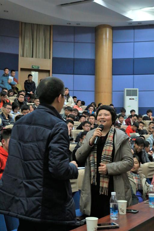 新闻公告学院新闻正文讲座由创新创业学院马新龙老师主持.