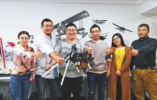 哈工大大学生创新创业园的大学生创业团队.本报记者彭溢摄