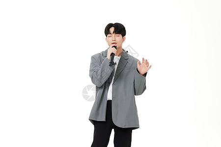 创作男歌手深情唱歌图片下载