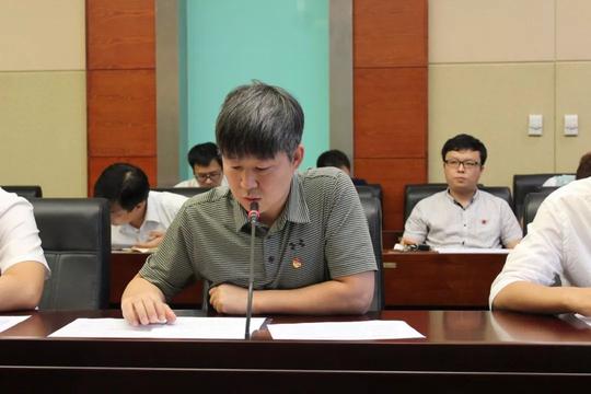 延边青年创业园负责人李元救作表态发言