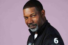 丹尼斯·海斯伯特