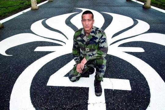 中国青年加入法国外籍军团:逃离流水线，投奔血与火(图7)