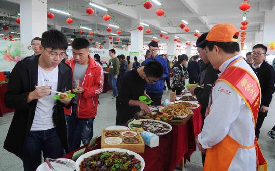 一个80后大学生搞餐饮创业,从负债到年收入超百万