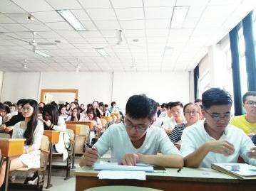 市中区人社局创业培训班开讲