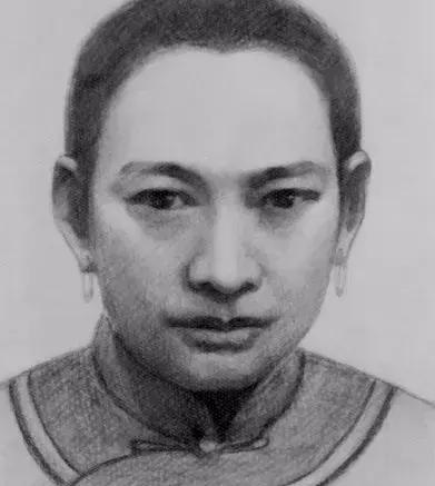 她叫万冬儿，不一般的名门小姐，养育一位伟人，你一定知道