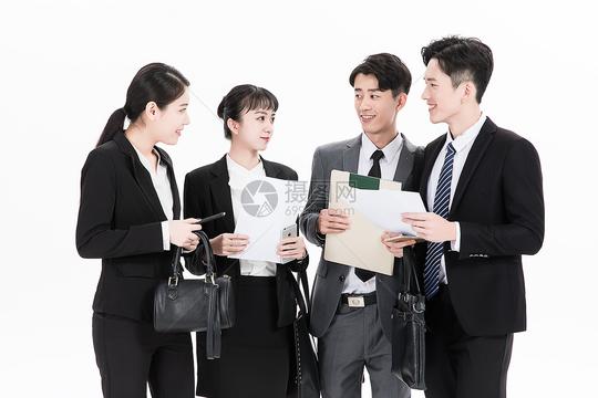 求职中互相交流的白领们图片下载