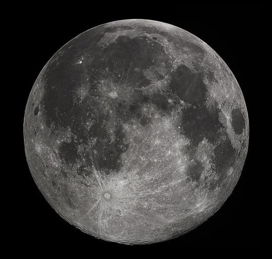 月球表面为何坑坑洼洼?不只是流星撞击这么简单