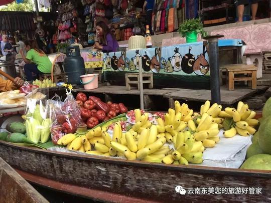商家基本上都是夫妻老婆店,终年在河流上做生意.