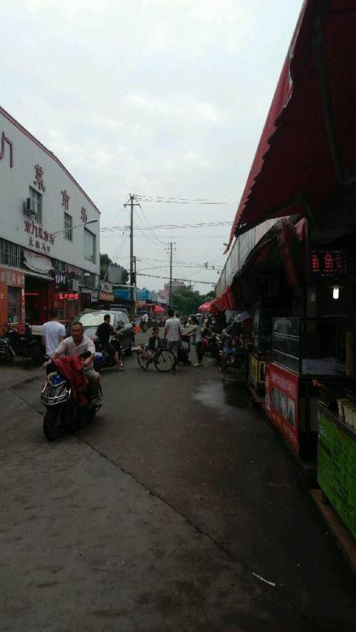 菜场空铺一万元低价转让—上海南汇区惠南商铺门面