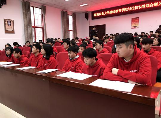 遴选出的15名学生将配备企业高管作为导师，指导创新创业。长沙晚报全媒体记者石祯专摄
